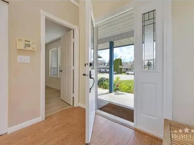 For Rent 4 Bedroom House Surrey BC DLS101585174