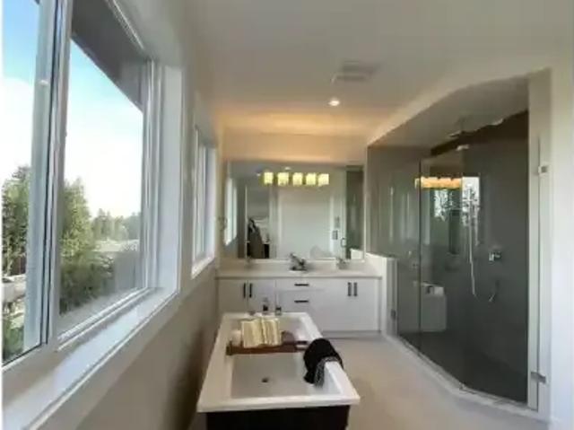 For Rent 4 Bedroom House Surrey BC DS102658638