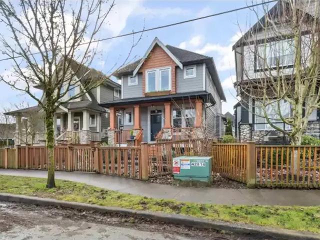 For Rent 4 Bedroom House Surrey BC DS98816722