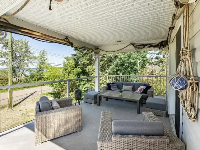 For Rent 4 Bedroom House Sylvan Lake AB DS105009055