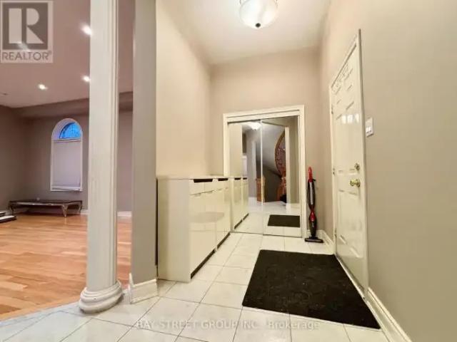 For Rent 4 Bedroom House Richmond Hill ON DS102306759