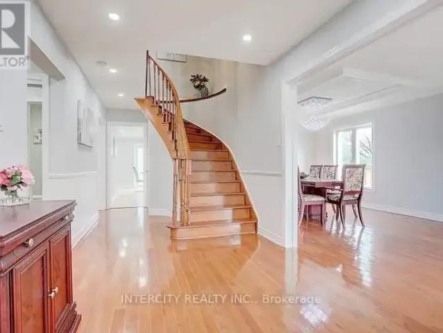 For Rent 4 Bedroom House Richmond Hill ON DS102715480