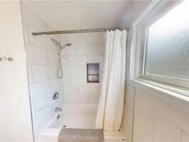 For Rent 4 Bedroom House Waterloo ON DS102715527