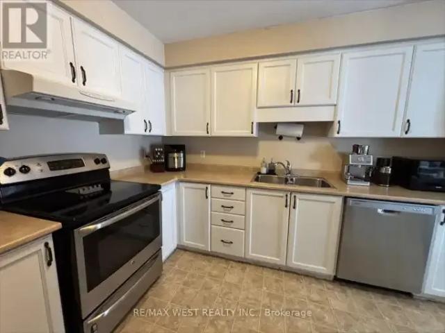 For Rent 4 Bedroom House Waterloo ON DS105004727