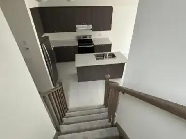 For Rent 4 Bedroom House Wasaga Beach ON DS101042996