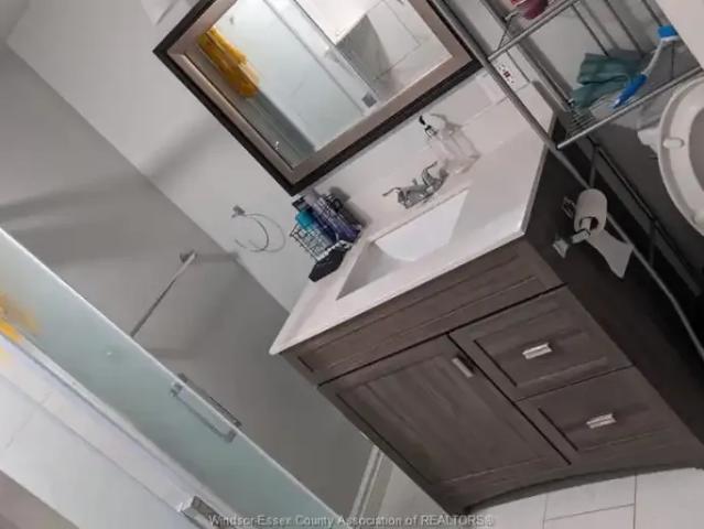 For Rent 4 Bedroom House Windsor ON DLS101878738