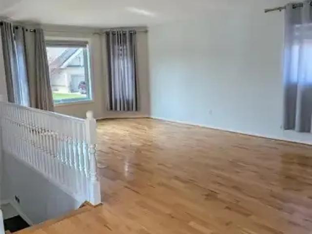 For Rent 4 Bedroom House Windsor ON DS102052780