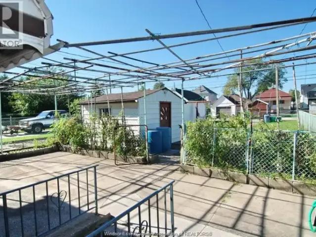 For Rent 4 Bedroom House Windsor ON DS102052793