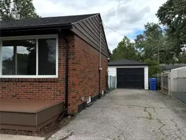 For Rent 4 Bedroom House Windsor ON DS103368121