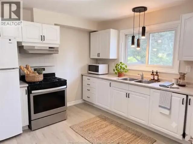 For Rent 4 Bedroom House Windsor ON DS104711723
