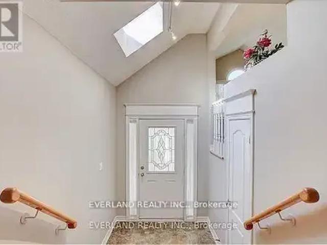 For Rent 4 Bedroom House Vaughan ON DS102658664