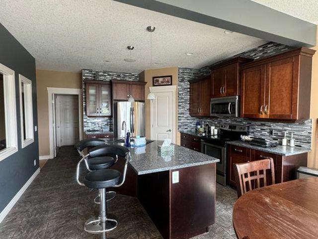 For Rent 4 Bedroom Shared Living/roommate Calgary AB DS97421739