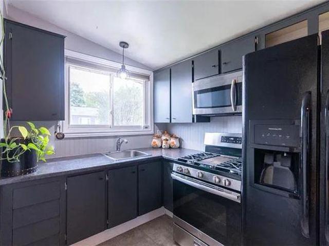 For Rent 4 Bedroom Shared Living/roommate Hamilton ON DS96647575