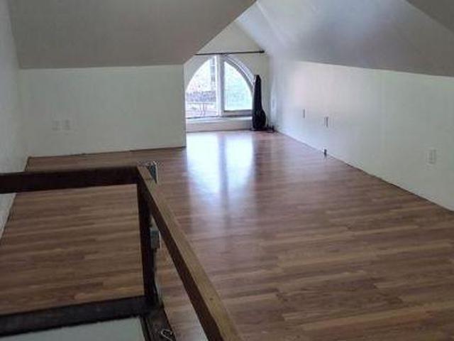 For Rent 4 Bedroom Shared Living/roommate Hamilton ON DS97420734