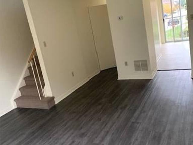 For Rent 4 Bedroom Townhouse Mississauga ON DS104433287