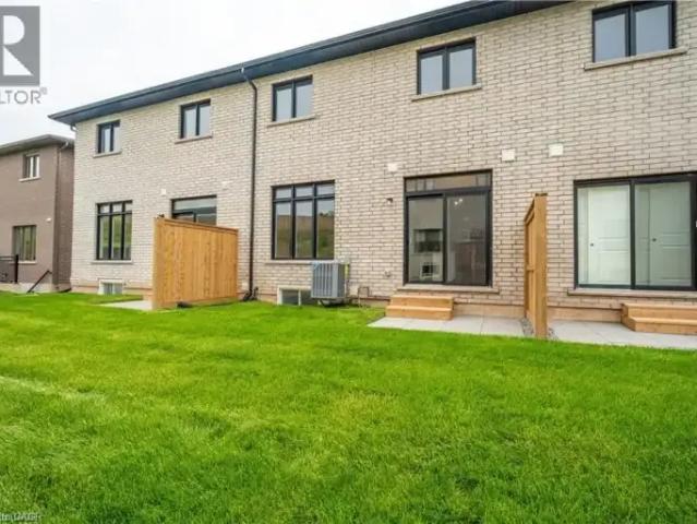 For Rent 4 Bedroom Townhouse Niagara Falls ON DS102701490