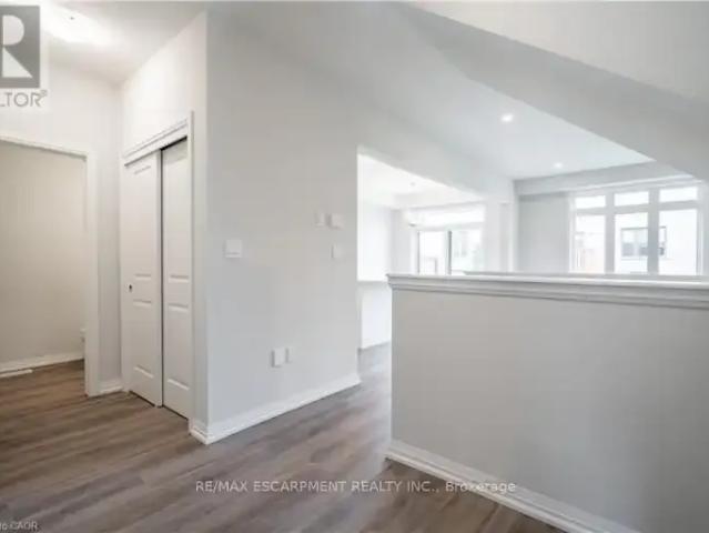 For Rent 4 Bedroom Townhouse Niagara Falls ON DS104638540
