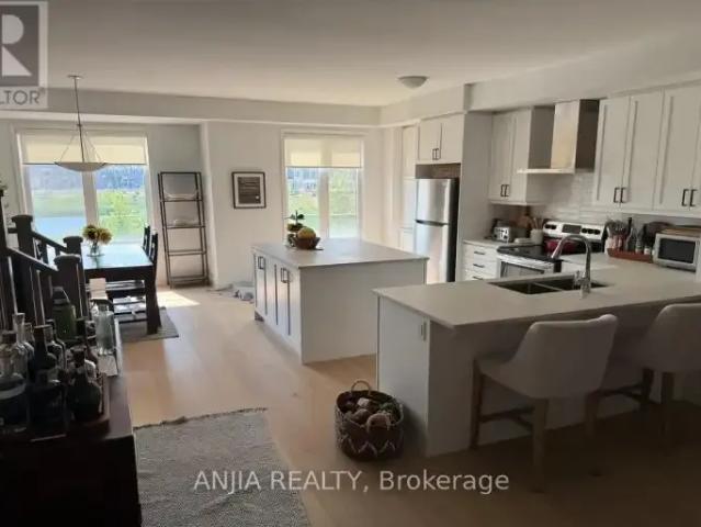 For Rent 4 Bedroom Townhouse Oakville ON DS105004822
