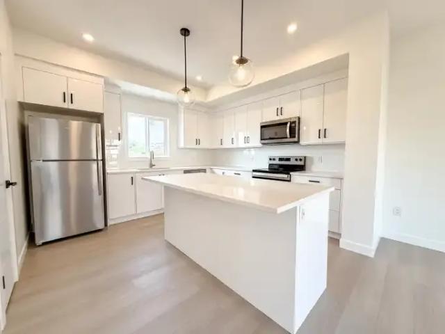 For Rent 4 Bedroom Townhouse Calgary AB DS103338482