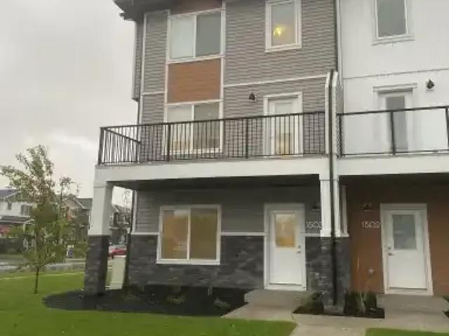 For Rent 4 Bedroom Townhouse Chestermere AB DS103879500
