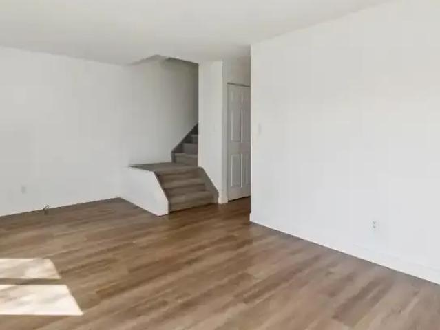 For Rent 4 Bedroom Townhouse Edmonton AB DLS102847346