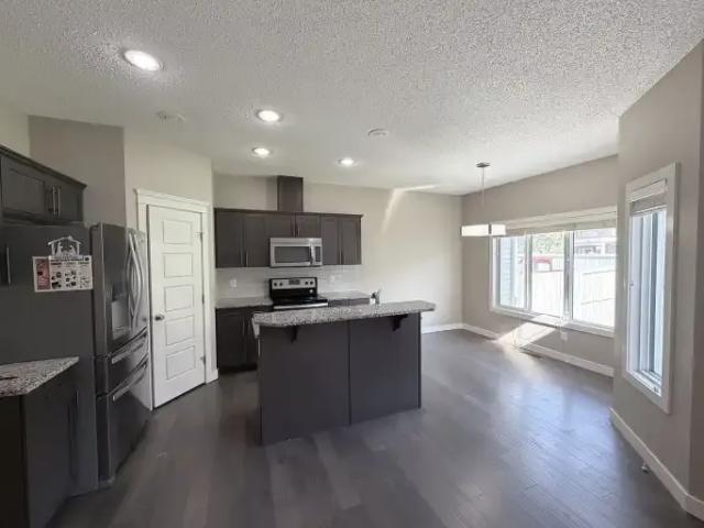 For Rent 4 Bedroom Townhouse Edmonton AB DS104182759