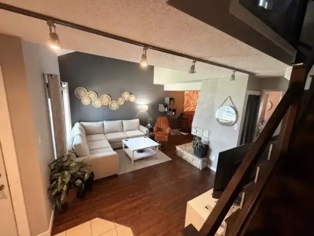 For Rent 4 Bedroom Townhouse Edmonton AB DS104182896