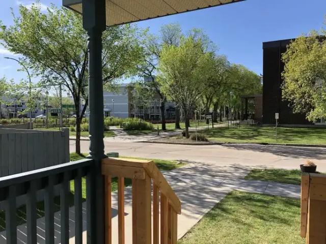 For Rent 4 Bedroom Townhouse Edmonton AB DS104841832