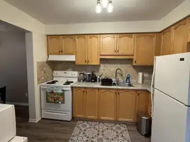 For Rent 4 Bedroom Townhouse Guelph ON DS105047767