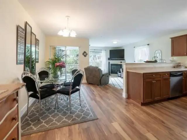 For Rent 4 Bedroom Townhouse Gibsons BC DS103355185