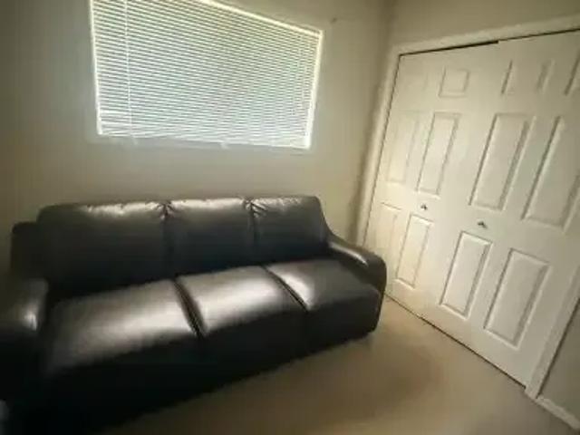 For Rent 4 Bedroom Townhouse Kelowna BC DS102518733