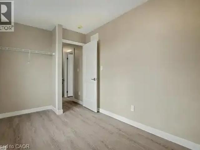 For Rent 4 Bedroom Townhouse Kitchener ON DS103091641