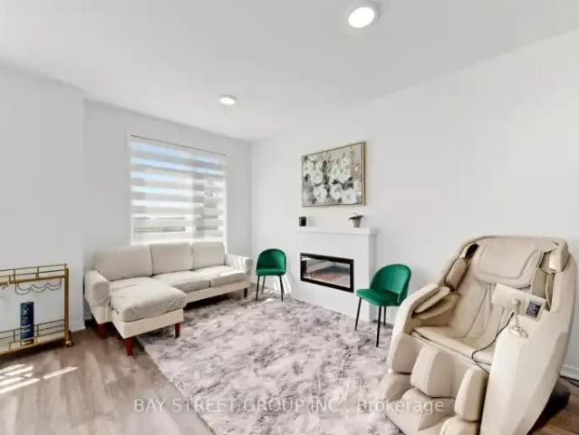 For Rent 4 Bedroom Townhouse Richmond Hill ON DS103487603