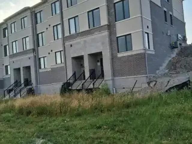 For Rent 4 Bedroom Townhouse Richmond Hill ON DS103879687