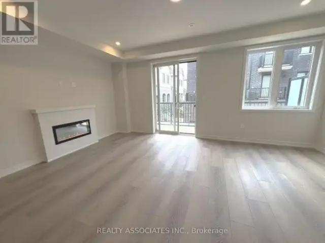For Rent 4 Bedroom Townhouse Richmond Hill ON DS105004797