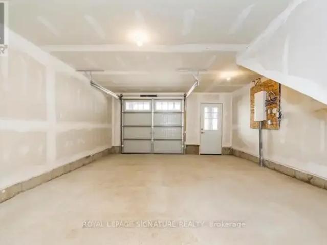For Rent 4 Bedroom Townhouse Thorold ON DS104470873