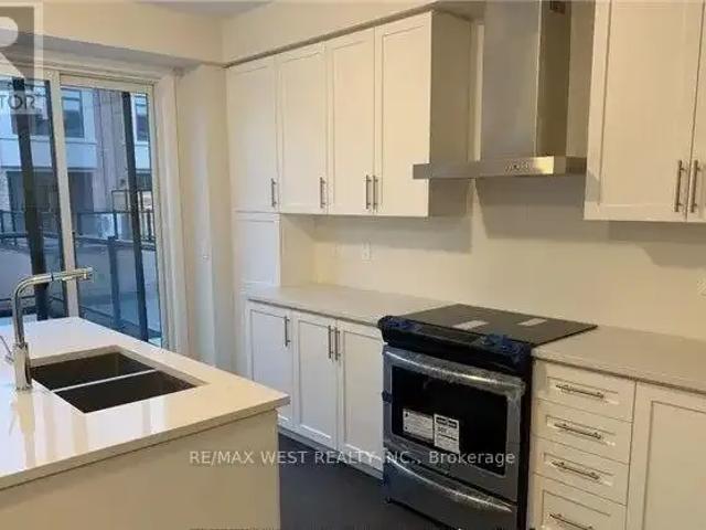 For Rent 4 Bedroom Townhouse Vaughan ON DS105249060