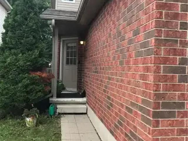 For Rent 4 Bedroom Townhouse Waterloo ON DS105167522