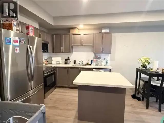 For Rent 4 Bedroom Townhouse Welland ON DS101877781