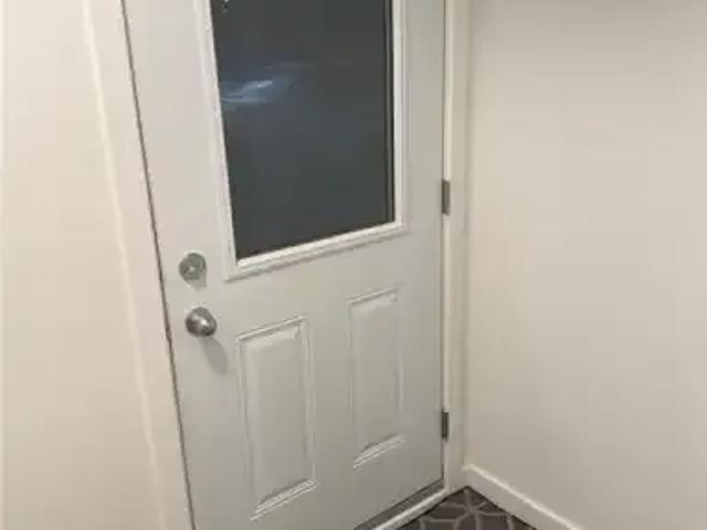 For Rent 4 Bedroom Townhouse Welland ON DS101877942