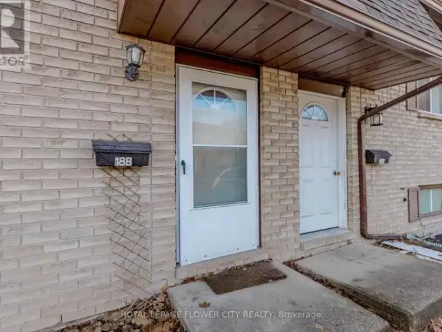 For Rent 4 Bedroom Townhouse Welland ON DS102204321