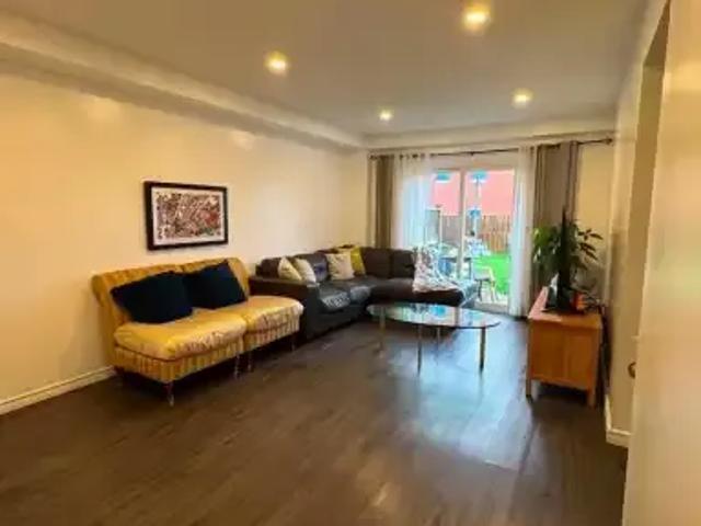For Rent 4 Bedroom Townhouse Welland ON DS103322817
