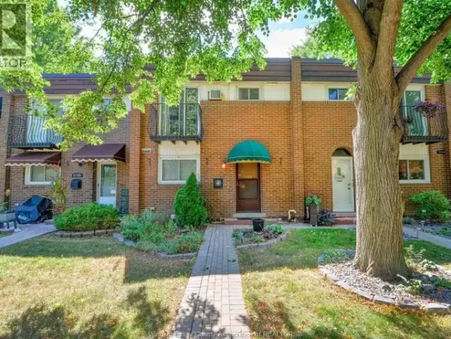 For Rent 4 Bedroom Townhouse Windsor ON DS105048016