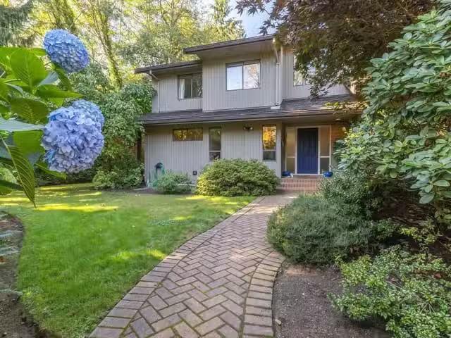 For Rent! 4 BR House for rent in West Vancouver, West Vancouve.