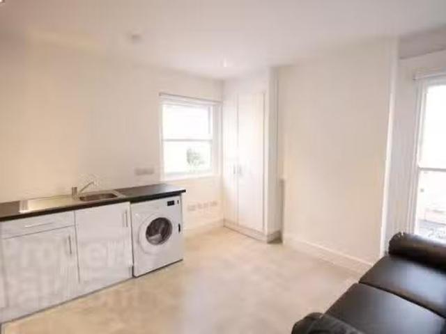 Just in! 4, 25 Ulsterville Avenue