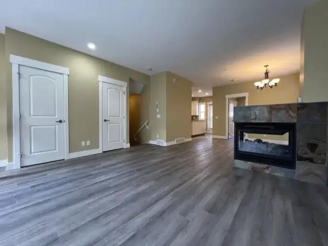 For Rent 4.5 Bedroom Townhouse Calgary AB DLS102113737