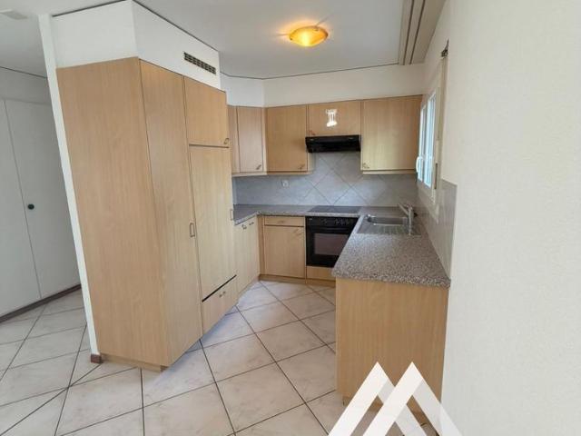 For rent – 4.5 room apartment ideally located in Conthey