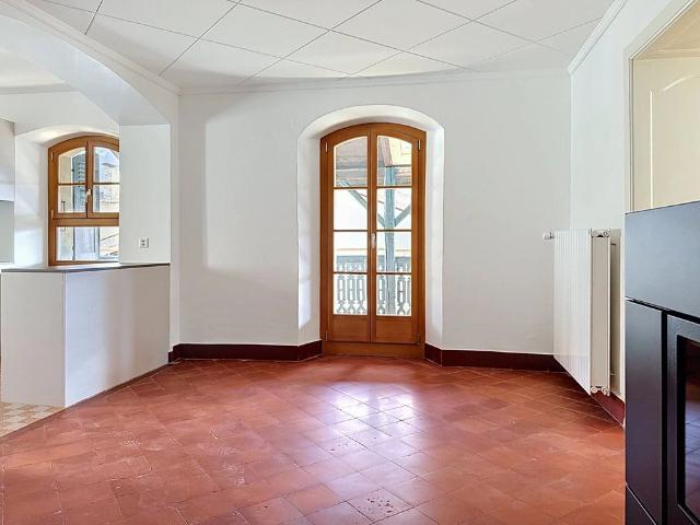 For rent? 4.5 renovated rooms of 150 m² with garden, garage and panoramic view