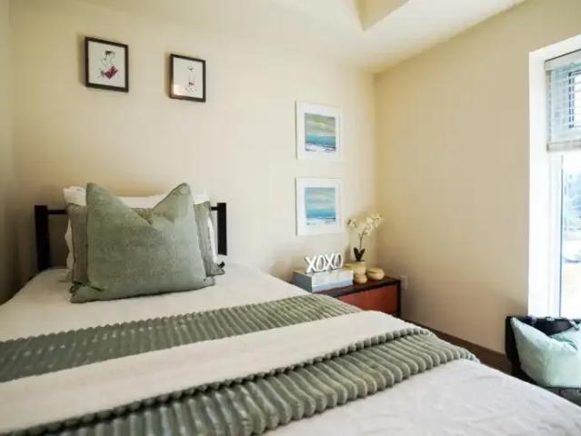 For Rent 5 Bedroom Apartment Waterloo ON DS99070962