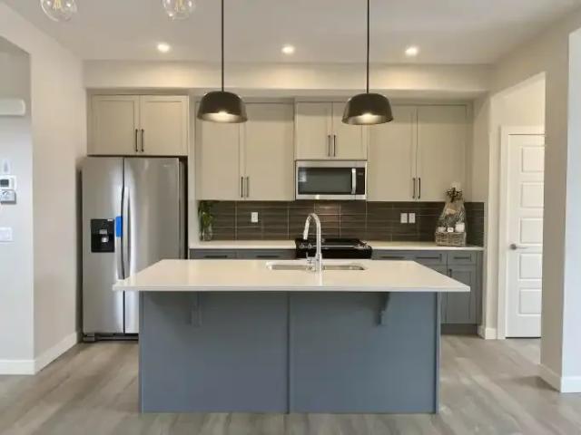 For Rent 5 Bedroom House Cochrane AB DS104178864
